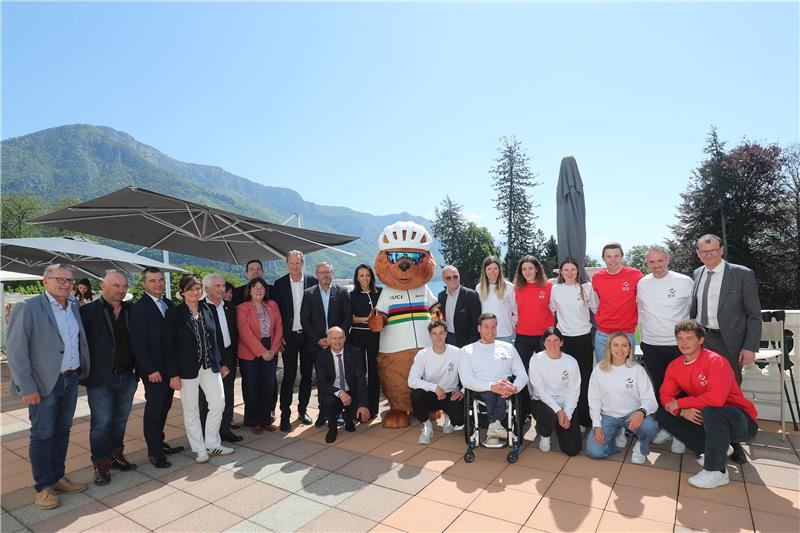 haute-savoie-2027-j-500-mascotte-marmotte