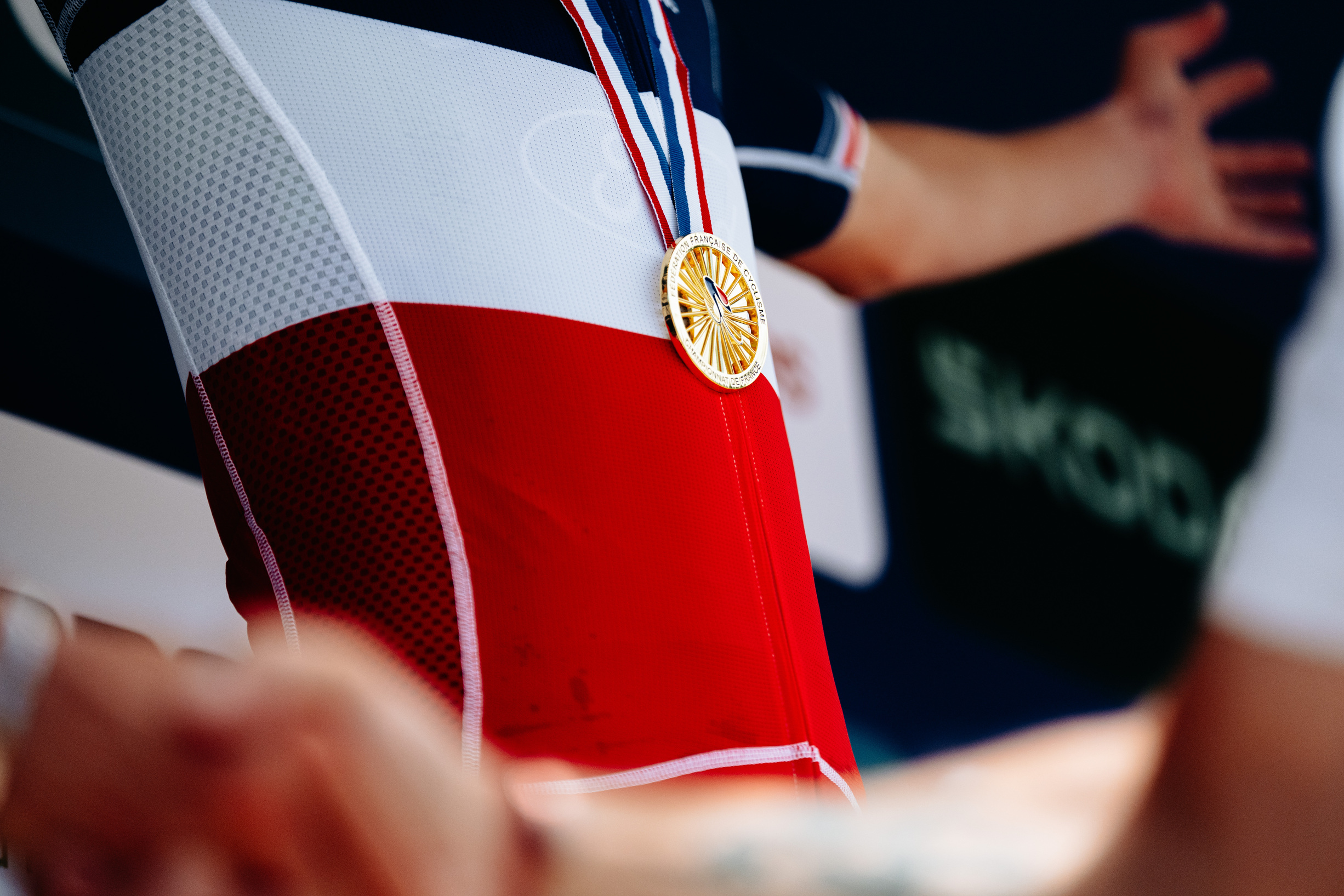 maillot-bleu-blanc-rouge-medaille-d-or-champion